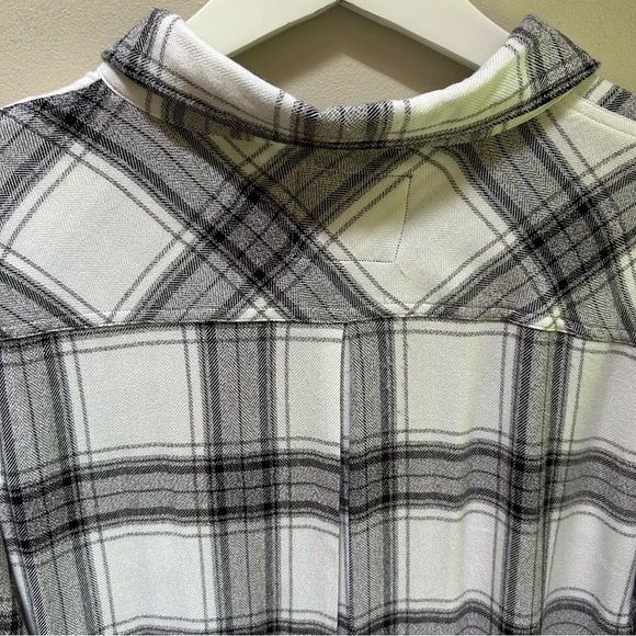 Rails ~ Ivory Gray Hunter Plaid Button Front Long Sleeve Shirt in size Medium - Picture 8 of 11